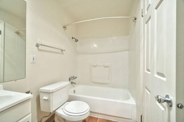 $1,503 / 2br - 809ft2 - Tile backsplash, Faux wood blinds, Updated cabinets (Gresham)63845978430467123