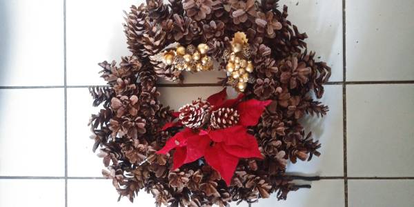 Holiday Christmas Pine Cone WREATH 1