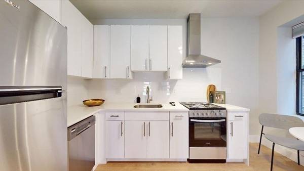 $1,900 / 1br - 1088ft2 - Modern Two-Level 1BR con techos altos + lavandería – Jeffries Point (East Boston)63875605862913121