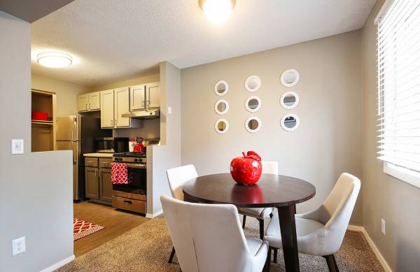 $1,410 / 1br - 765ft2 - Fitness Center, 24-Hour Availability, Private Patio / Balcony (14030 Chestnut Dr, Eden Prairie, MN)63666914399105122