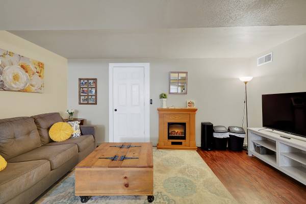 $1,950 / 2br - Furnished 2 bed 1 ba basement apartment for rent with kitchenette (Jackson)63952108102787120