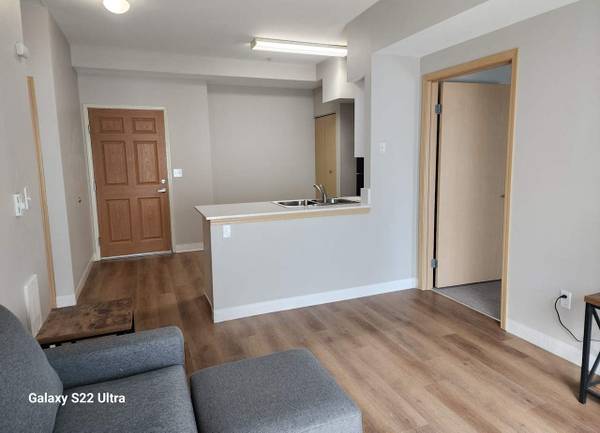 $1,711 / 1br - Rojo, Blanco y Mejor Que Nunca (1001 E. Marine View Drive, Everett, WA)63799881551105121