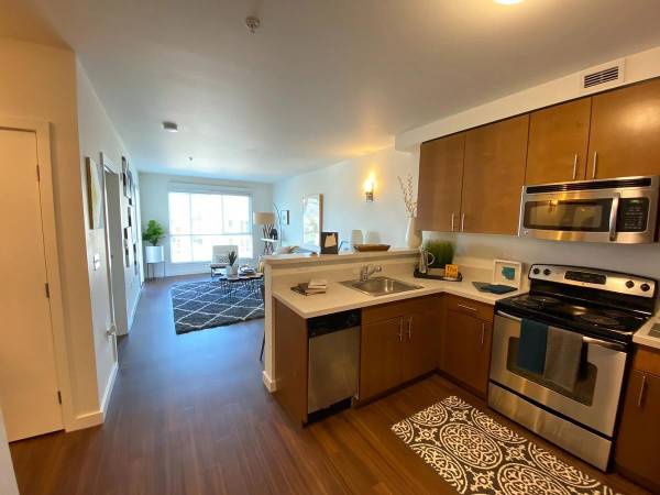 $1,699 / 1br - 633ft2 - Controlled-Access Building, Swanky Courtyard, Free Common Area Wi-Fi (Portland)64038877410819123