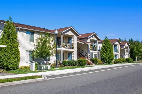 $2,101 / 2br - 1000ft2 - Extra Storage, Community Room with Free Wi-Fi, His & Her Closets (Lakeland Hills)63874307590659121