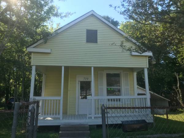 $1,295 / 2br - 1500ft2 - Casa de 2 dormitorios y 1 baño en Covington cerca del centro (Covington cerca del centro)63791992999427120
