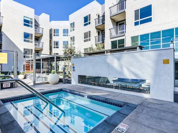 $2,750 / 1br - 674ft2 - Virtual Entryway Intercom System, Package Lockers (Glendale)63818753822595120