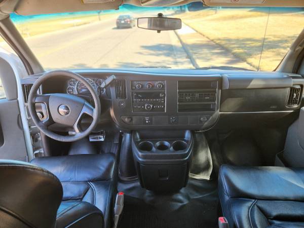 2011 GMC Savana 3500 - Photo 10