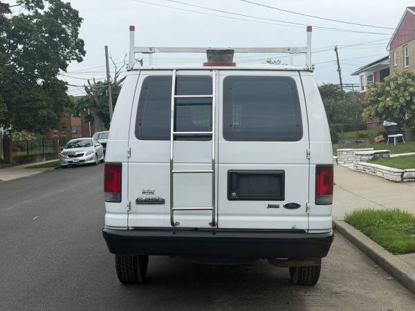 2010 Ford E-Series E-250 E-250 - Photo 8