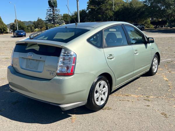 2007 Toyota Prius título limpio Carfax 2 dueños Smog - $5,500 (hercules, pinole, san pablo, el sob)63654701014403123
