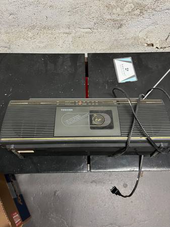 AM/FM Radio/tape player 1