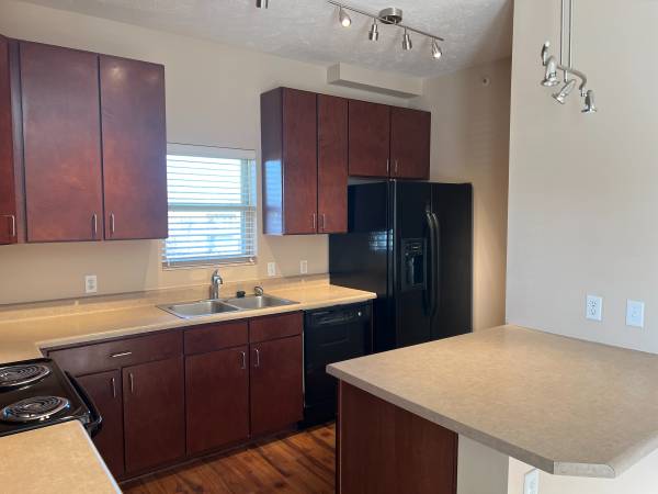 $1,590 / 2br - 1182ft2 - FIRST MONTH FREE RENT! 2 bed 2 bath!64021008893186121