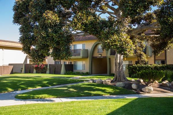 $1,930 / 1hab - 708ft2 - Programa de Referidos de Residentes, Sin Depósito por Mascotas, 2 Piscinas (201 West Vineyard Ave, Oxnard, CA)63668253785347124