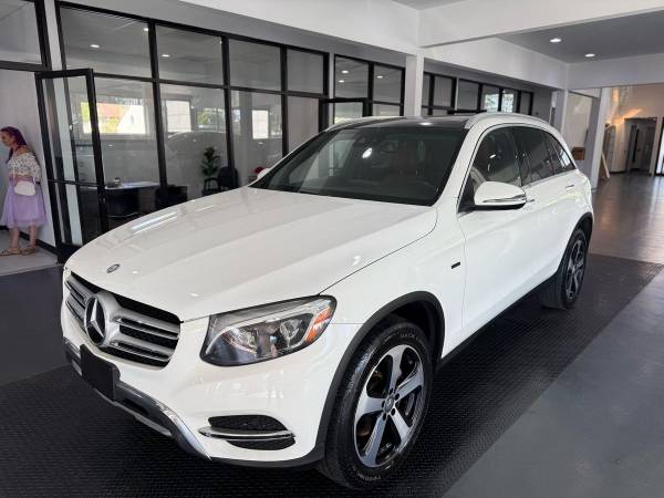 2016 Mercedes-Benz GLC GLC 300 4MATIC Sport Utility 4D 4-Cyl, Turbo, 2 - $13495.0063469760533249121