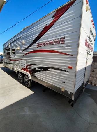 2009 shockwave toy hauler 23 ft 1