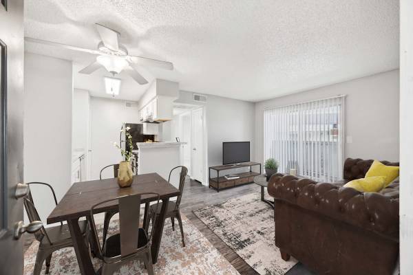 $1,625 / 2br - 929ft2 - Washer Dryer Connections, Reserved Covered Parking, Clubhouse (2700 Martin Dr, Bedford, TX)63936225761667122