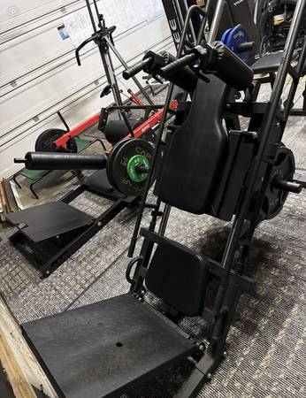 Leg Press / Hack Squat machine 1