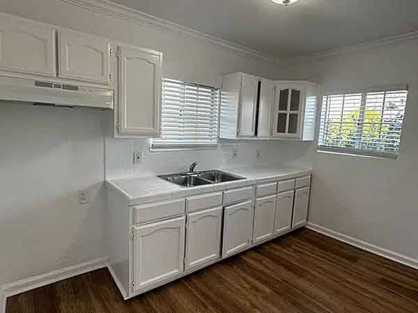 $850 / 2br - **completely remodeled unit located on the second floor! (pacifica)64023717702019122