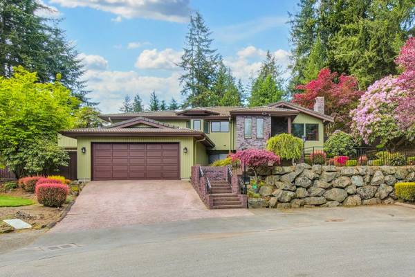 $1,375,000 / 3br - 6275ft2 - Beautiful Everett Custom Home with Indoor Lap Pool (Forest Park)64210697885442121
