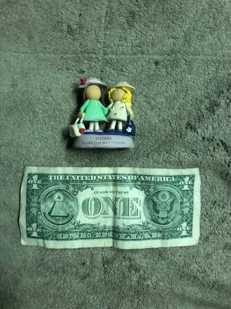 Vintage Sisters Make The Best Friends PVC Rubber Statue 1