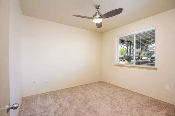 $1,395 / 1br - 650ft2 - In-home washer and dryer, large walk-in closets and more. (Fairview)63914739497987123