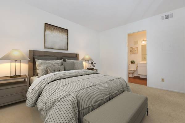 $2,469 / 2br - 860ft2 - 2/bd, Two Refreshing Swimming Pools, Located in Canyon Country (26741 N. Isabella Pkwy, Canyon Country, CA)63953071043458122