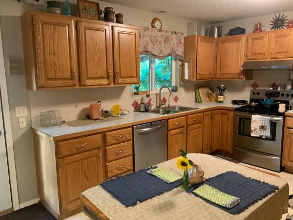 $650 / 3br - Seeking Female Roommate: Furnished Room (Midtown)63657042822019122