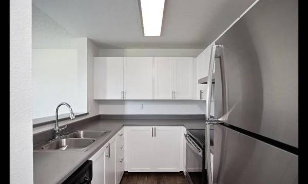 $1,966 / 2br - 825ft2 - 24  hour fitness center, Spacious 1-, 2- and 3- bedroom homes63672529967107124