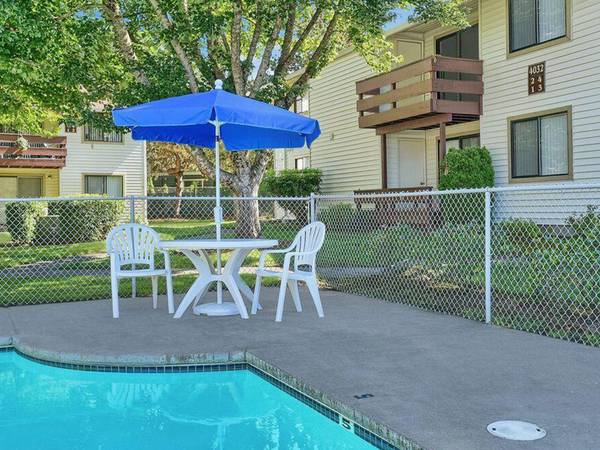 $1,545 / 2br - ESPECIAL - $500 DE DESCUENTO - Cerca de 600+ Acres de Senderos para Bicicletas y Recreación (Powell Butte)63867269422721121