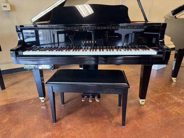 Yamaha Disclavier Player Grand Piano. Like New 1