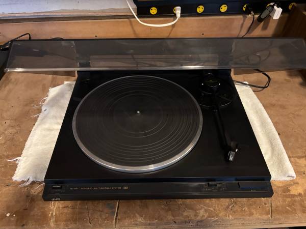 JVC Turntable - $20 (Sandwich)63471434379139121