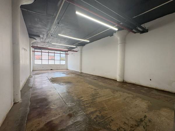 $3,279 / 1093ft2 - Bright Creative Space in East Williamsburg | 1,093 SF | Transit Access (Brooklyn)63912044380802122