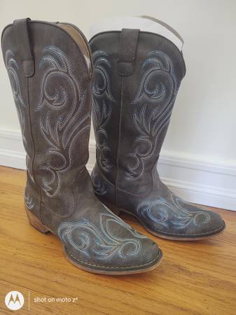 Womens cowboy boots 1