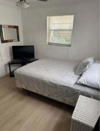 $600 1br - Large furnished Room available in Franklin Square (Franklin Square)64033631426433121