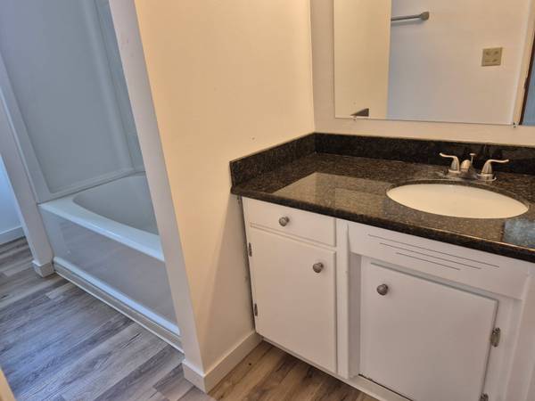 $1,850 / 2br - 2 habitaciones 1 baño en apartamento de 6 unidades (centro de Puyallup)63688296236929120
