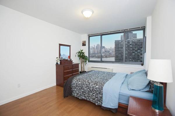 $5,900 / 3br - 1 Month Free! Corner Unit! (Long Island City)63854290926849123