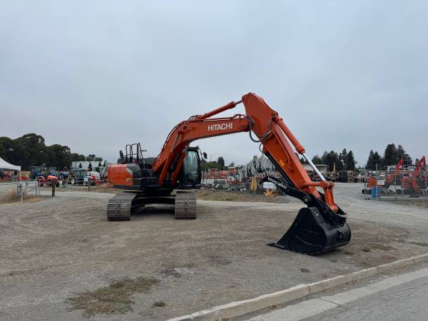 Hitachi ZX210 Excavator 50K Lbs. Thumb + 3 quick attach