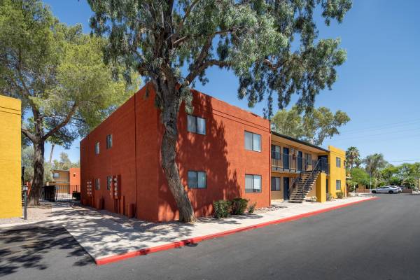 $969 / 2br - 750ft² - 💸🚨 Explosive deal! Live for FREE until September (Columbus Terrace 4255 E 29th Street, Tucson, AZ)63173435058561123