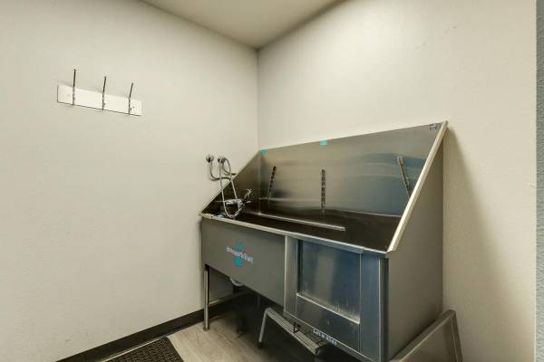 $1,393 / 1 dormitorio - 656 pies cuadrados - Piscina climatizada, patrulla de cortesía, interiores recién renovados (entre Mountain View y Riveridge)63831464271747122