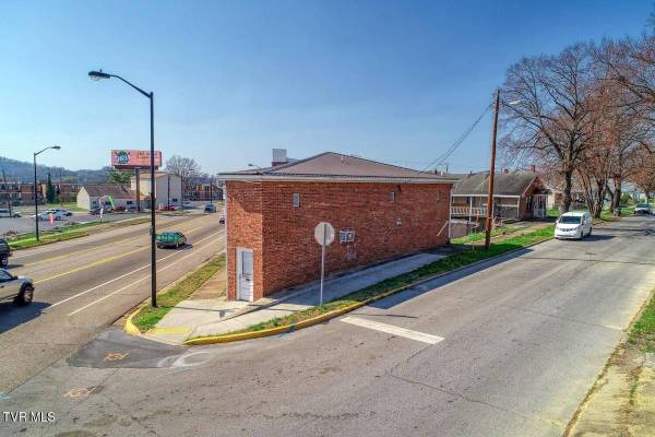 $995 / 1032 pies cuadrados - *** PISO 1.º EN EL CENTRO - ALTA CIRCULACIÓN - LOCAL COMERCIAL *** (Kingsport)63381397895937122