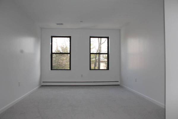 $2,550 / 1br - Desirable Chestnut Hill!  1 bed available includes heat (Newton)63828339501699122