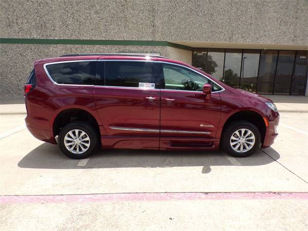 CHRYSLER PACIFICA TOURING-L VEHÍCULO CON RAMPA ELÉCTRICA PARA SILLA DE RUEDAS - $35,900 (Irving, TX)63612861400579121
