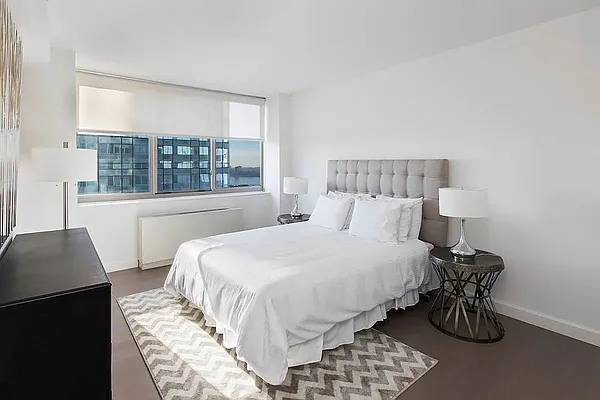 $7,450 / 3br - ¡Vistas al Empire State y World Trade! (Midtown West)63788432688259121