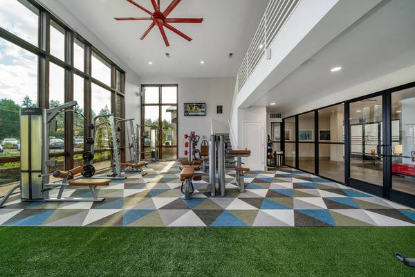 $1,535 / 1br - 585ft2 - Bocce Ball Court, Private Balcony/Patio63688296473985120