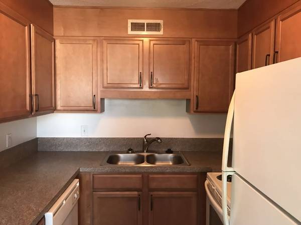 $1,170 / 2br - 900ft2 - 🏡 2BR/1BA Downstairs Apartment in Cedar Bluff – $1170/month (Hanahan)64016108834946123
