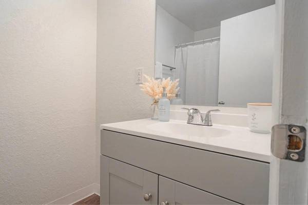 $1,175 / 1br - 480ft2 - Air Conditioning, High Speed Internet Access, Laundry Facility, Pool63794845808899123