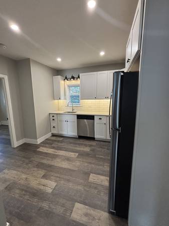 $2,800 / 3br - 1000ft2 - RENOVATED 3 Bed, 1 Bath, Free Laundry, Walk to Tufts & Whole Foods (Medford)63797280710787122