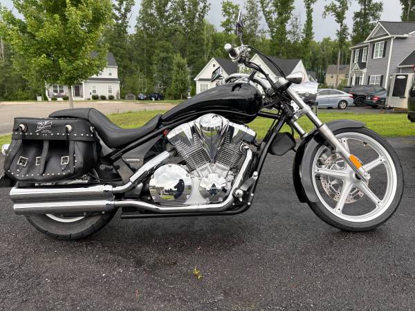 2010 Honda Sabre VT1300 (1312cc) w/ 4100 miles!