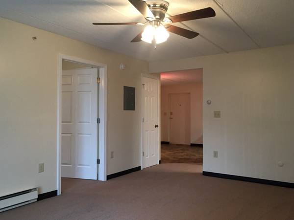 $2,230 / 1br - 800ft2 - Quincy Center includes all utilities: one-minute walk to T (Hospital Hill)63863245046915120