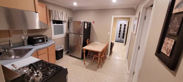 $3,000 / 3br - 3br - CLEAN & COMFORTABLE HOUSE! OFF STREET PARKING & WALK TO BEACH!64218328900737122