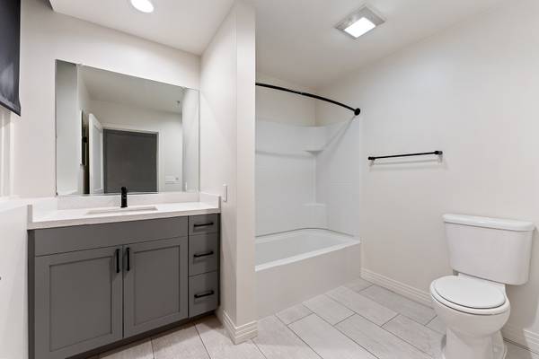 $2,525 / 800ft2 - ¡LOFT DE ESTUDIO GRANDE! ¡VISTAS EN EL PISO 9! ¡UN MES GRATIS! (1007 Fifth Ave, San Diego, CA)63663854116355121